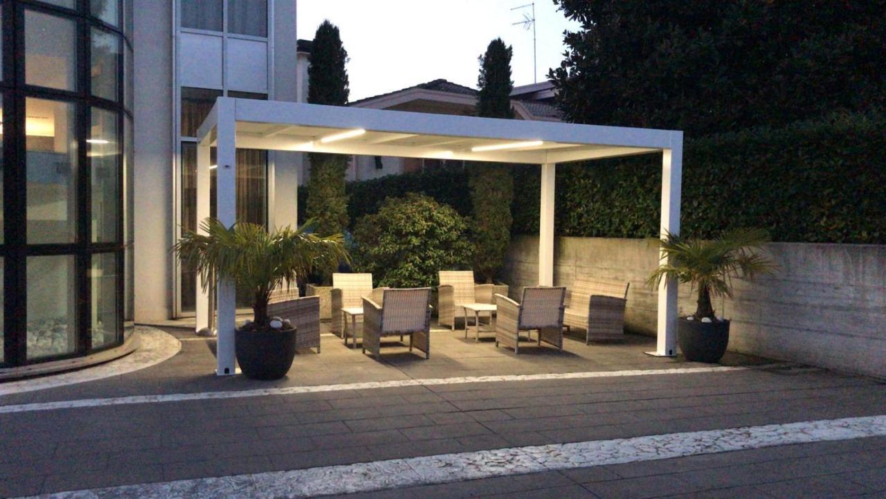 Hotel In - Lounge Room Cazzago  Exterior foto